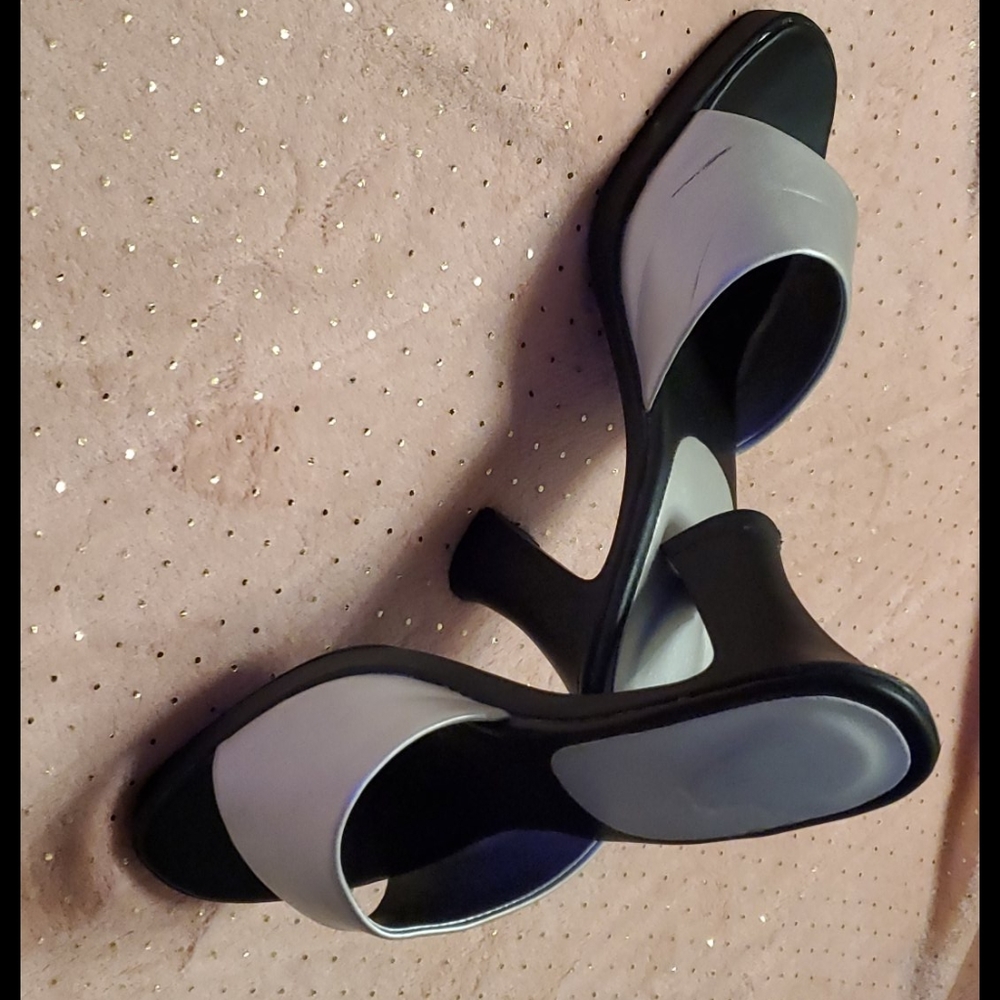 Heels - Picture 5 of 5